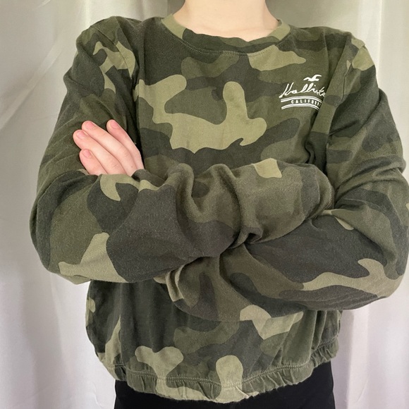 camo cropped long sleeve hollister shirt - Picture 1 of 2